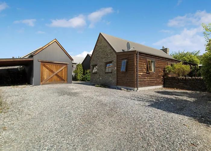 Maytime Cottage - Arrowtown Holiday Home