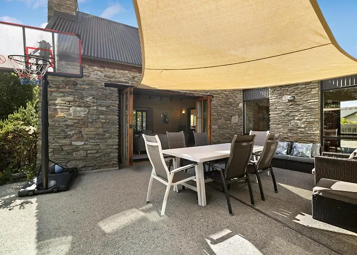Maytime Cottage - Arrowtown Holiday Home